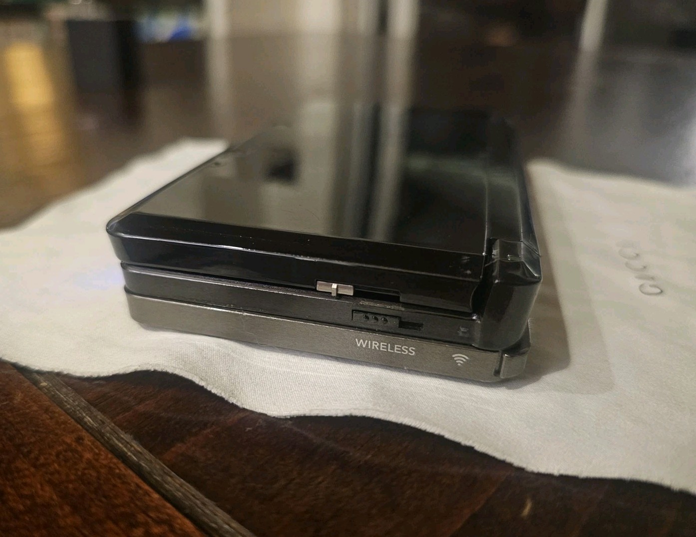 ​MINT Nintendo 3DS Cosmo Black -No Hinge Wobble – Day 1 Screen Protectors -ADULT