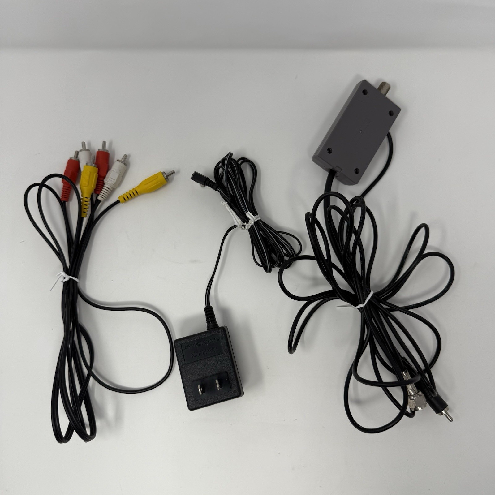 1985 Nintendo NES-001 Console Bundle Controller Zapper Game Cords Tested Works