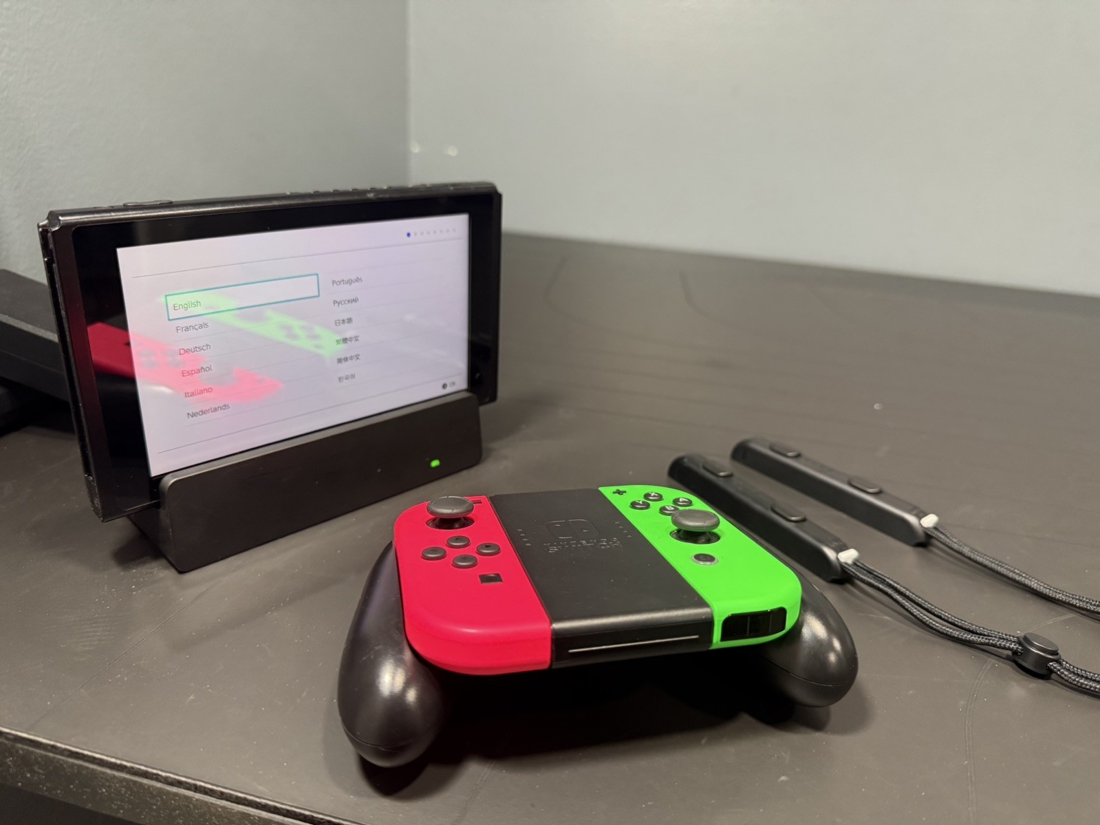 Nintendo Switch HAC-001 32GB Console Dock Charger Joy-Cons Grip Straps Tested