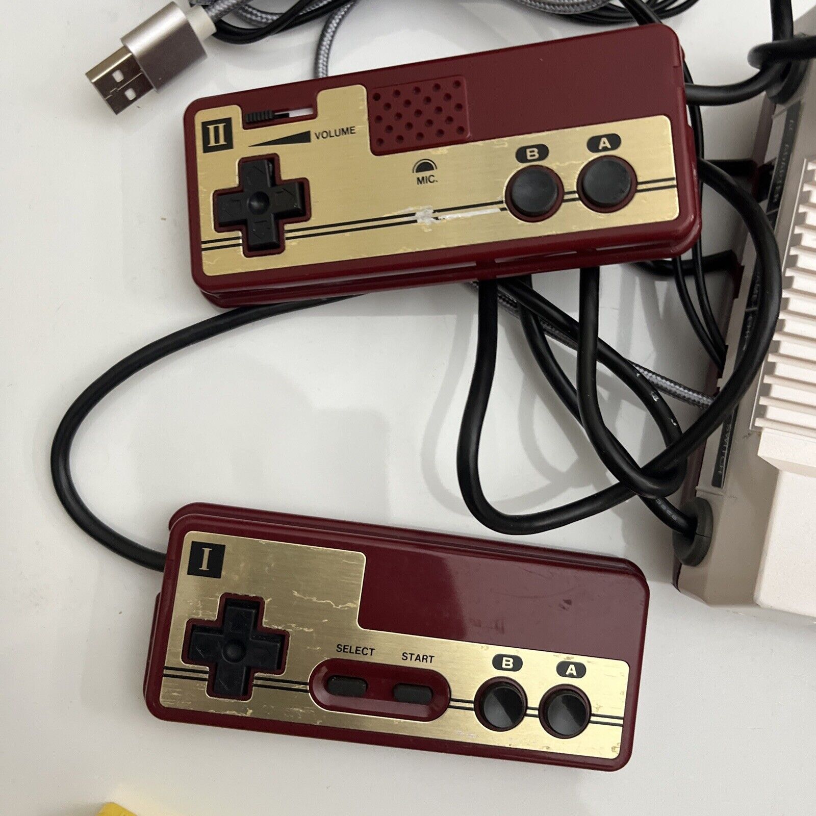 Nintendo Famicom Console with 10″ LCD Monitor, 2 Games Mahjong & Pinball Genuine