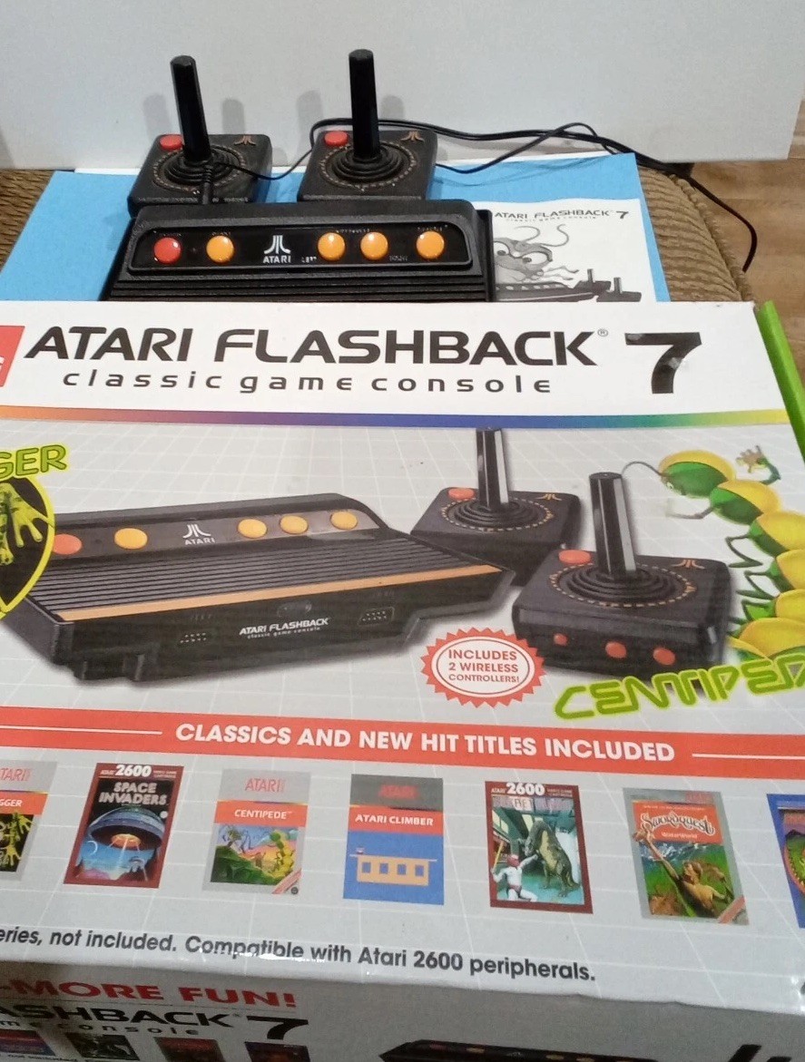 Atari Flashback 7 Deluxe Console Complete w/ Box Manual 4 Controllers 101 Games