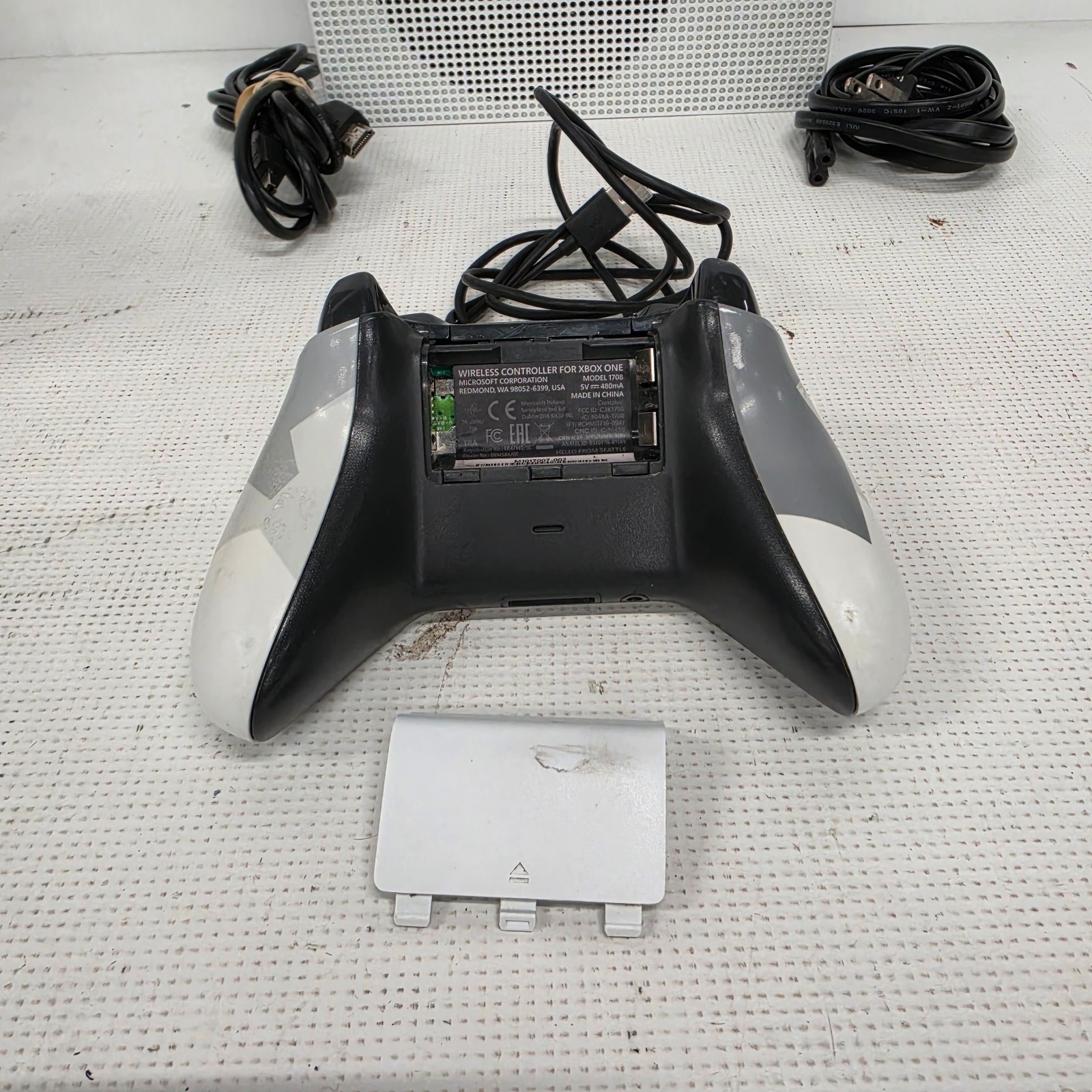 Microsoft Xbox One S 1681 2TB Console 1708 Gray Graphic Camo Controller