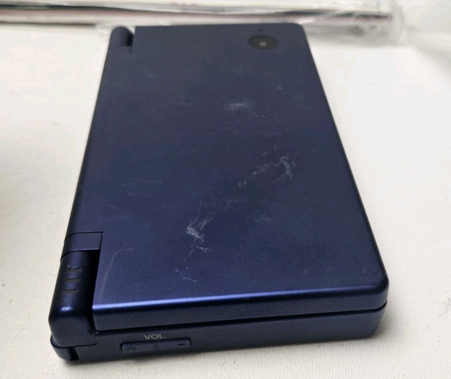 Nintendo DSi – Metallic Blue Complete In Box w/ Charger Stylus Inserts Japanese