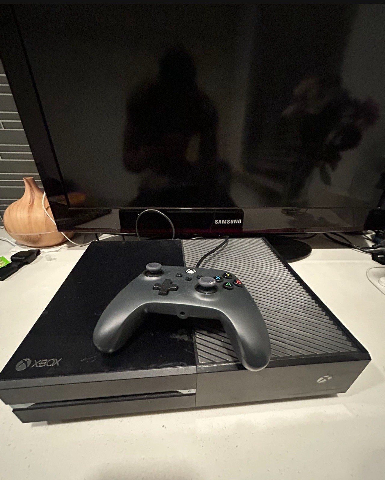 Xbox One console • FIFA • Wired controller • HDMI cable • Power cord