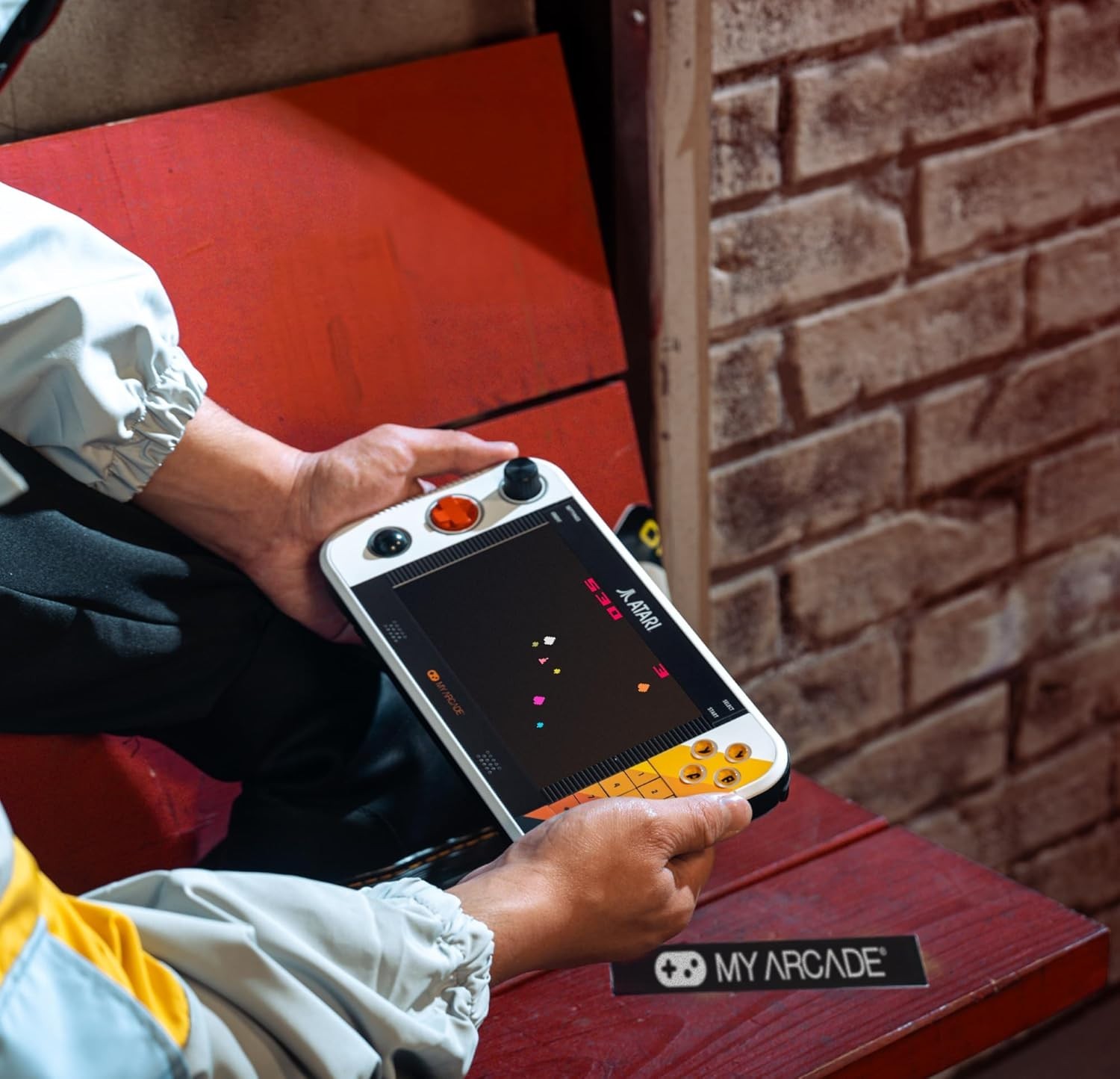Atari Gamestation Go: Rechargeable Battery, Over 200+ Preloaded Retro Video G…