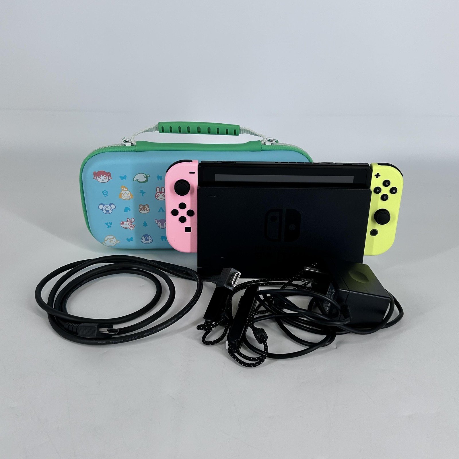 Nintendo Switch Original Handheld Console Black 32GB – Broken Screw Mounts