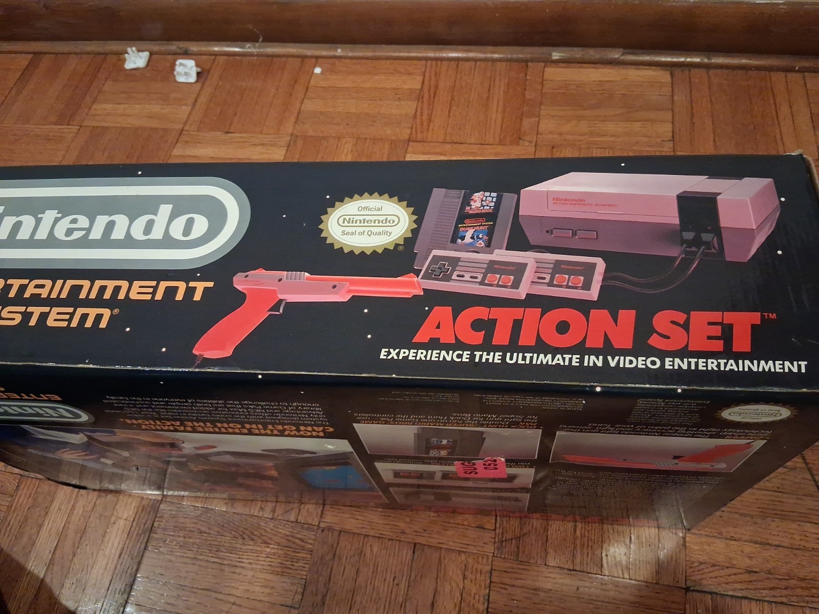Nintendo NES Action Set Console Bundle w/ Original Box & Zapper Light Gun