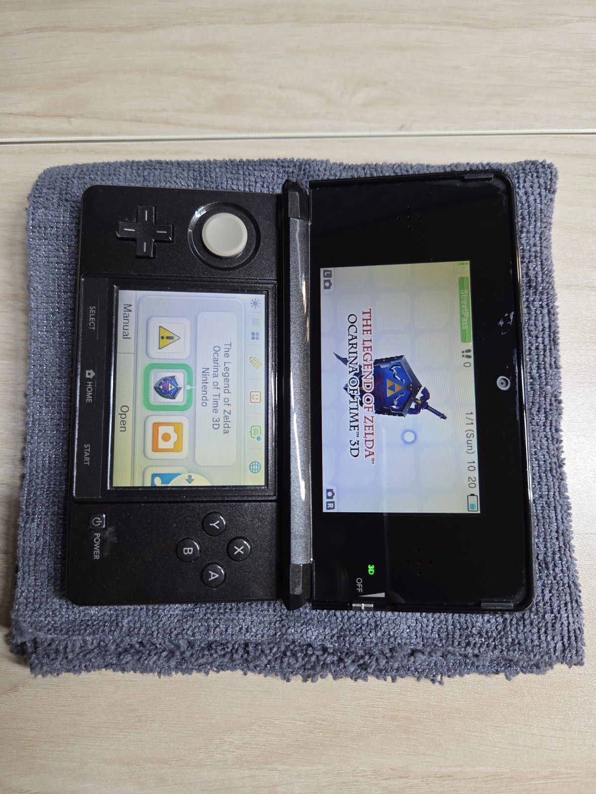 Nintendo 3DS with original box – Cosmo Black – For Repair Tested and Working
