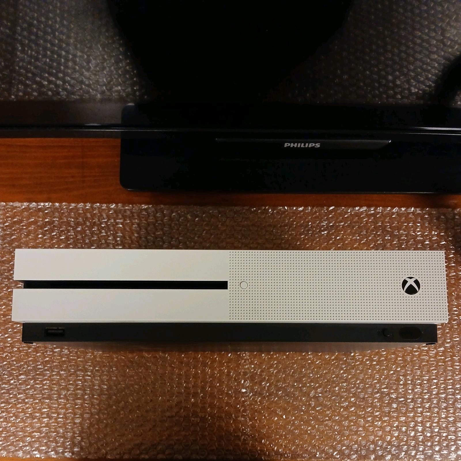 Microsoft Xbox One S Console White 500GB w/ 2 Controllers/HDMI/Power Cord. Reset