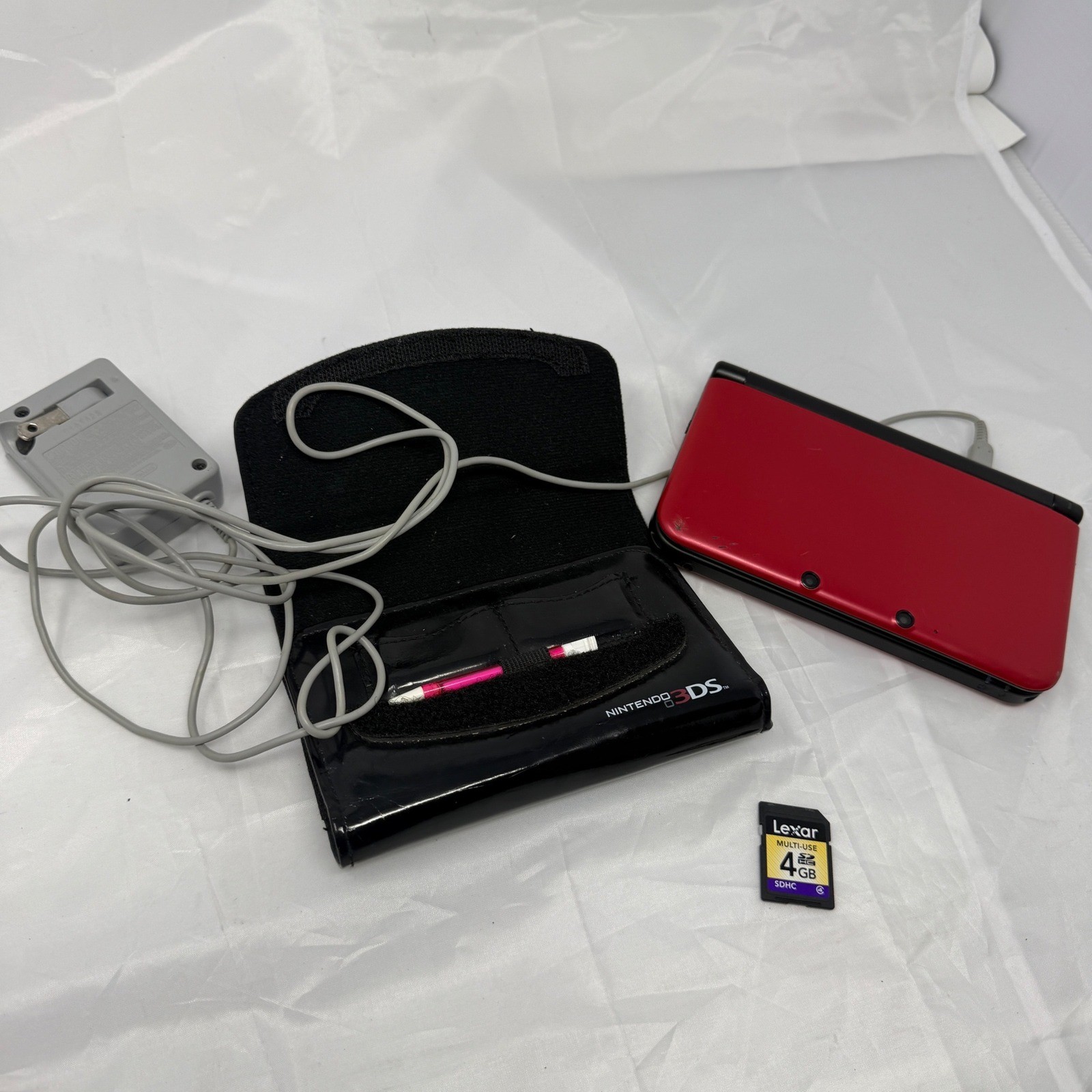 Nintendo 3DS XL Red Black Console Bundle SPR-001 Charger 4GB SD Hello Kitty Case