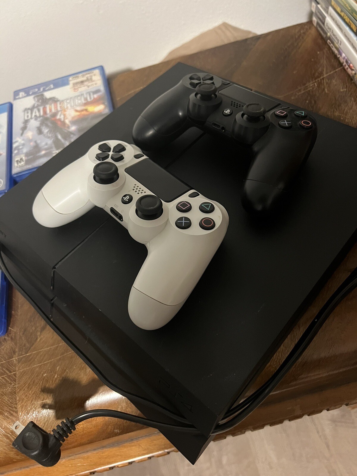 Sony PlayStation 4 PS4 CUH-1215A 500GB HDD Console With 9 Games 2 Controllers