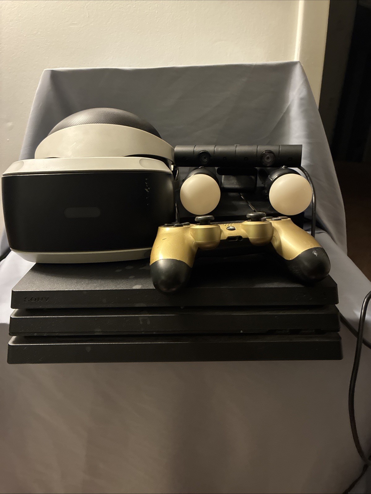 PS4 Pro With Vr Headset, Dualshock4 And 2 Motion Controllers