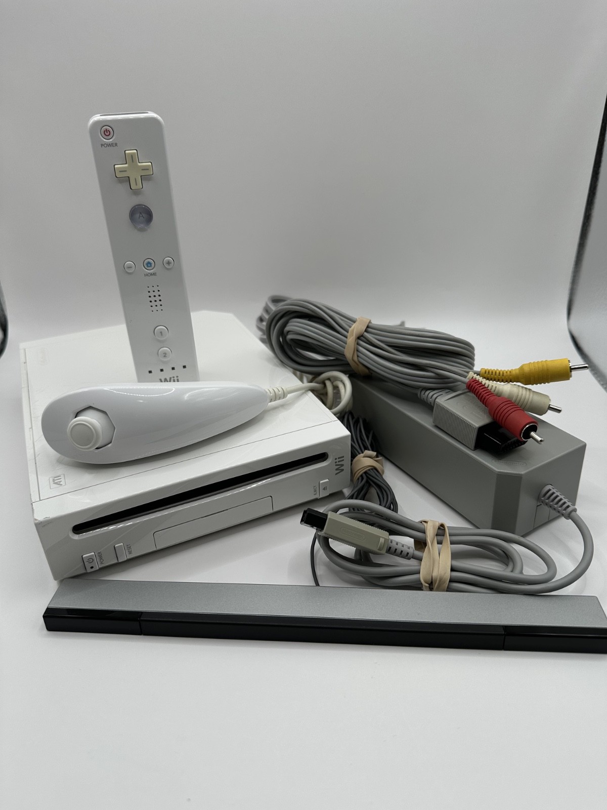 Nintendo RVL-101 Wii Console – Game Cube Compatible – White – Fully Cleaned