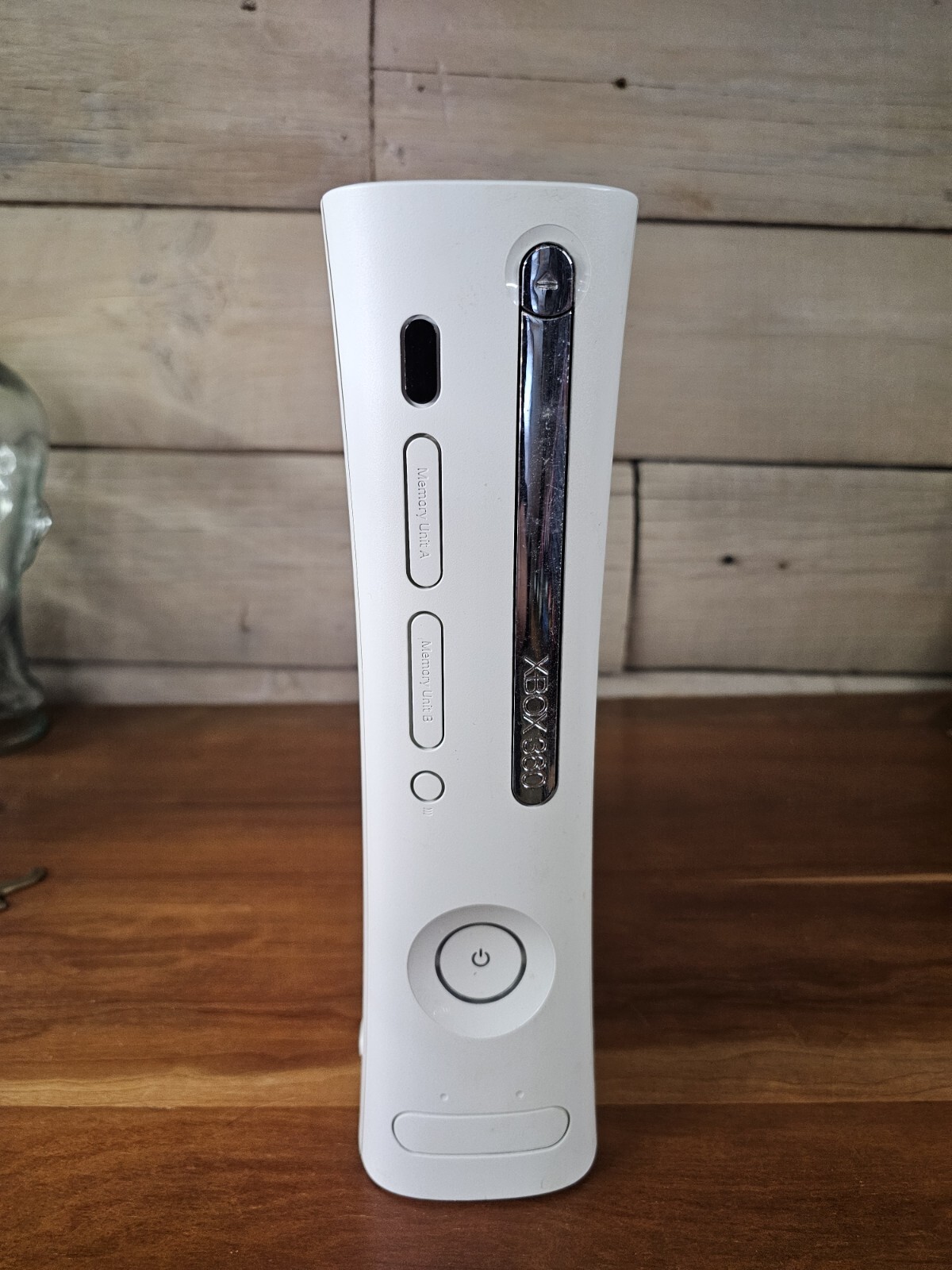 Microsoft XBox 360 White Video Game Console Powers Up And Plays But Freezes