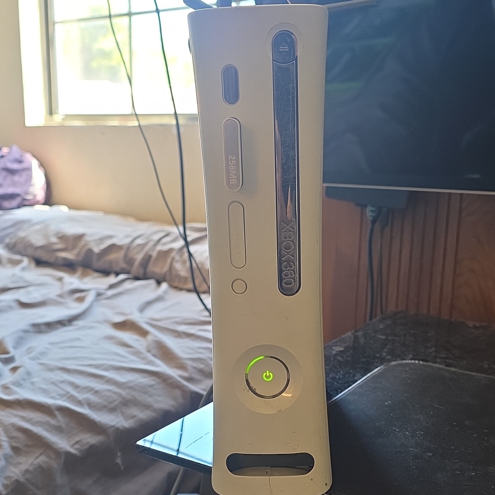 X Box 360,6 Controllers 21 Games Kinect, Wireless Adaptor, 256 mb Memory Card.