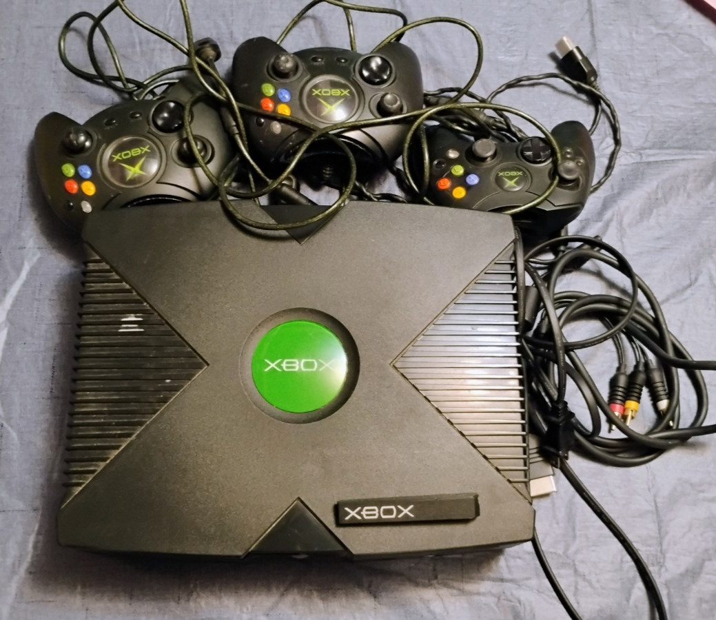 Original XBOX Console, cords, 3 controllers, Namco museum game/ Needs repair