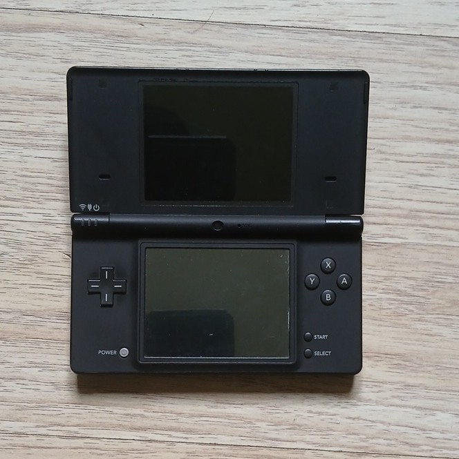 Nintendo DS Lite Black Handheld Console Touchscreen w/ Stylus & Zip Case