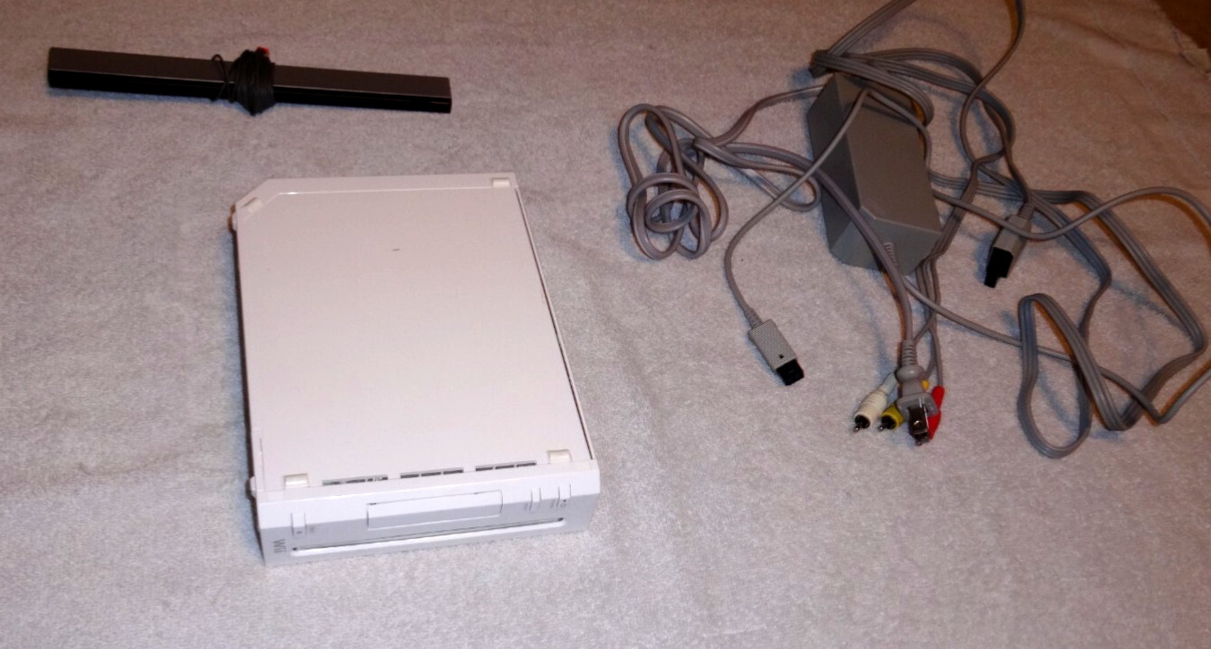 Nintendo Wii White Console Tested Working SYSTEM Cables Charger ADULT OWNED -W 4