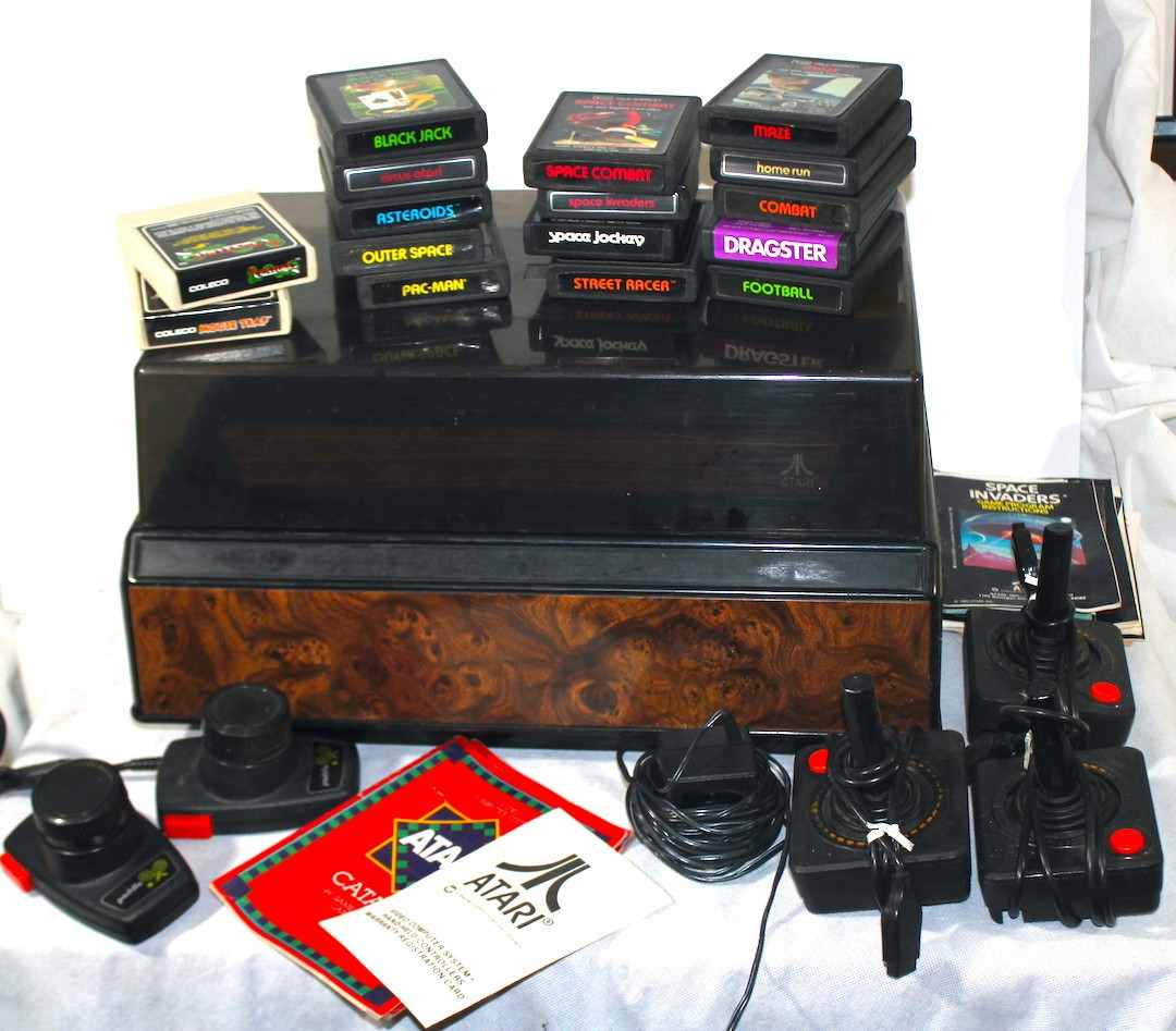 Atari Console, 16 Games, Storage Unit, 3 Joysticks, 2 Paddles, Power Sup, Etc