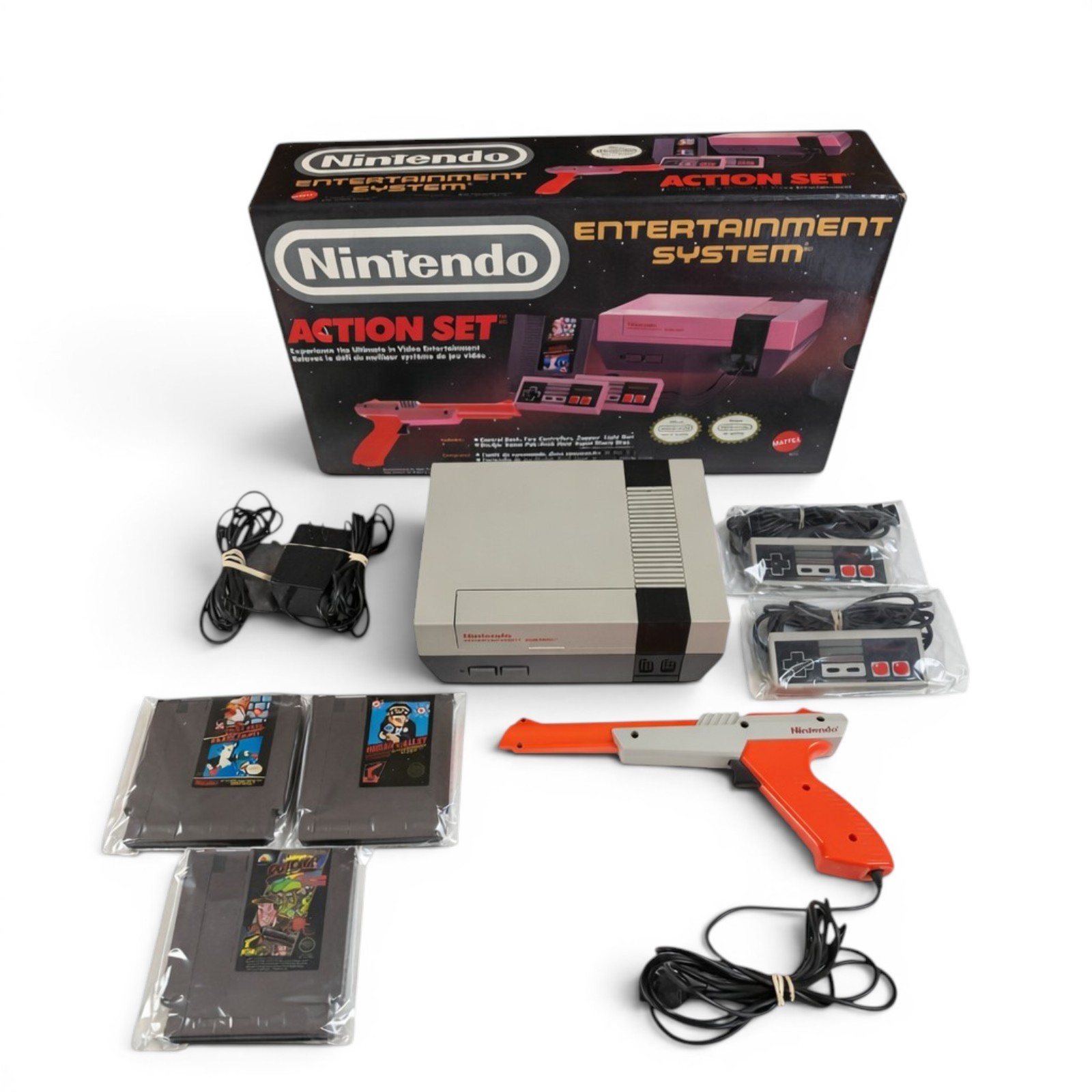 Nintendo NES Action Set CIB Console Zapper 3 Games Tested Working Complete Box