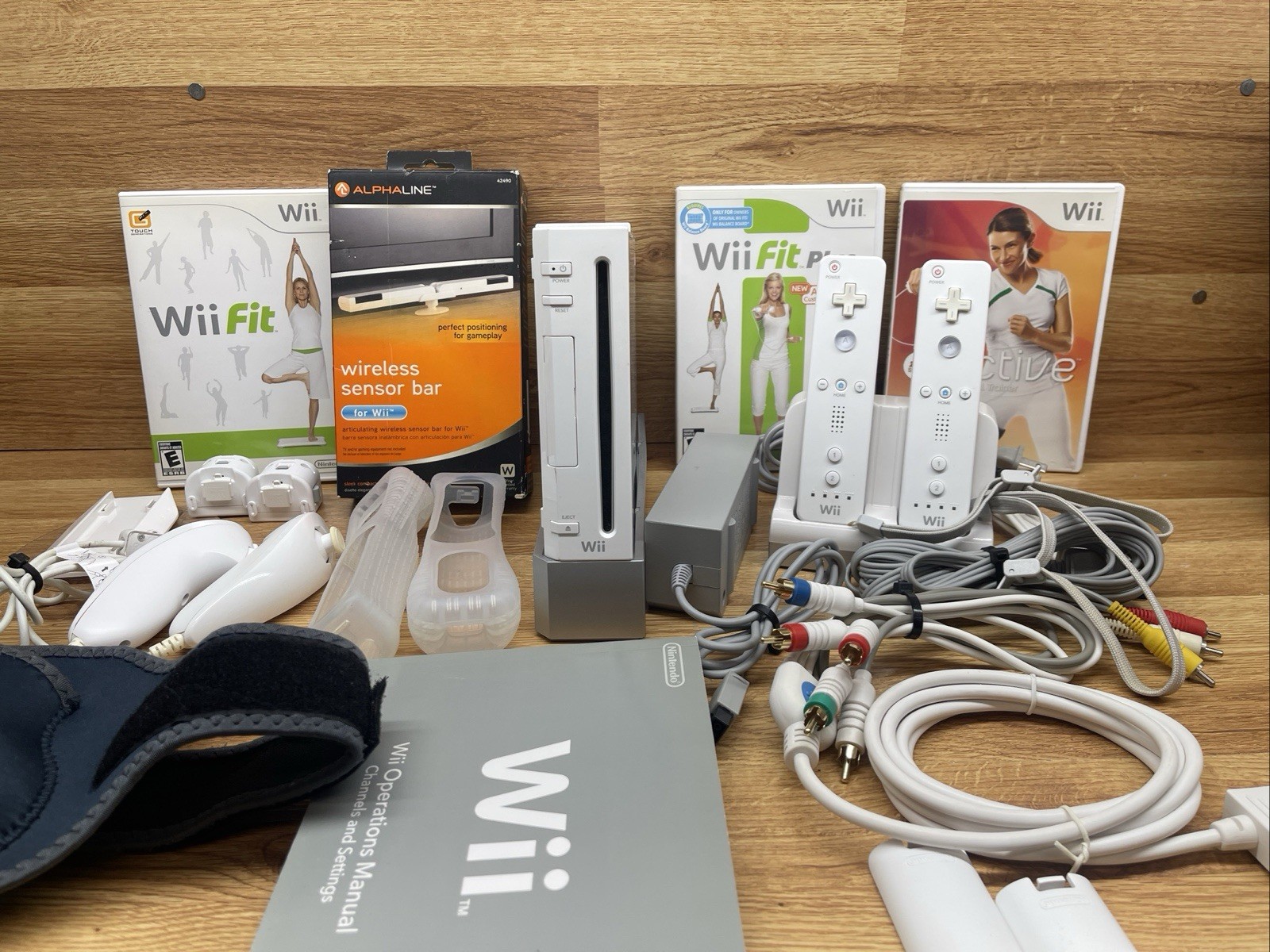 Nintendo Wii Console, Stand, Cords, 2 Controllers, 2 Nunchucks, Manual, 2 Games