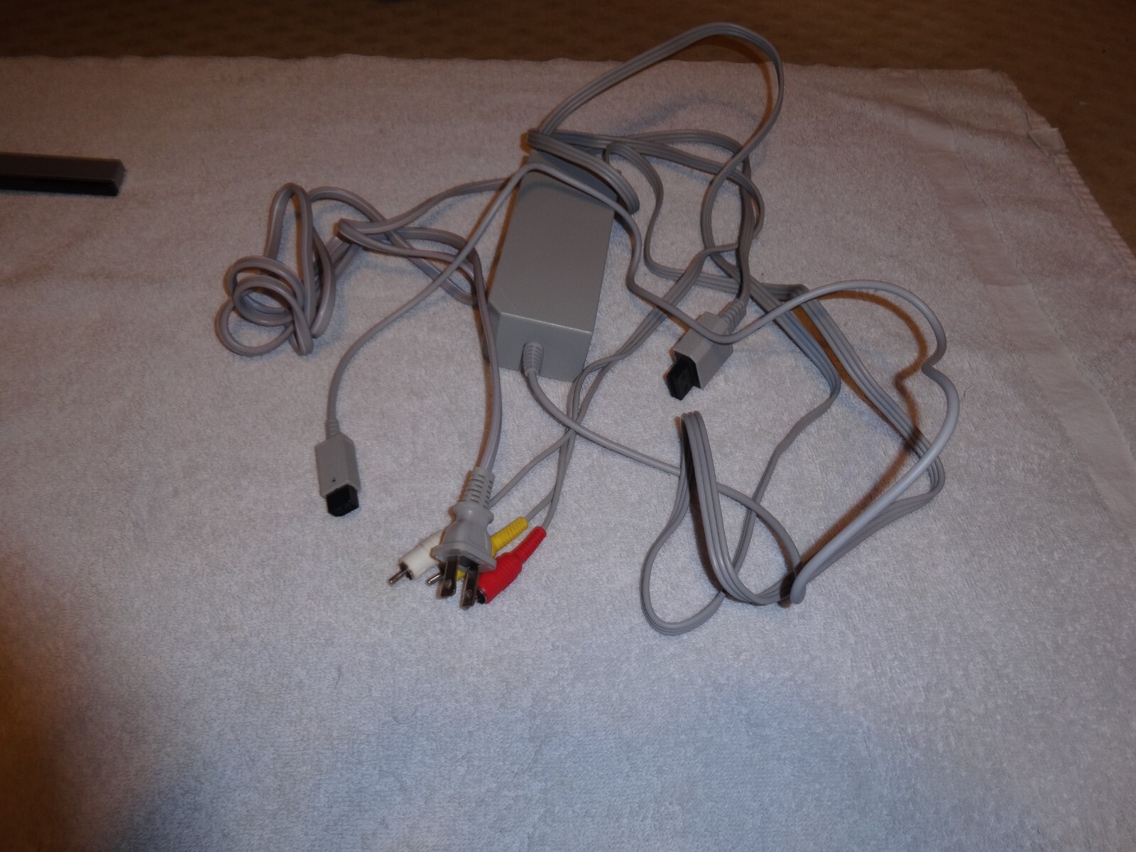 Nintendo Wii White Console Tested Working SYSTEM Cables Charger ADULT OWNED -W 4