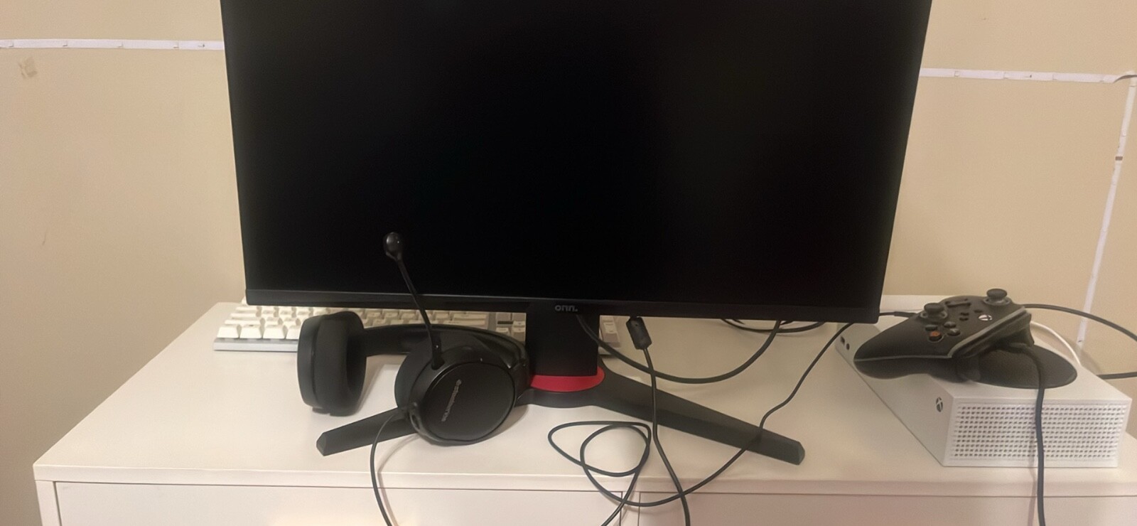 xbox series s, gaming setup, steel series headset, 144hz monitor