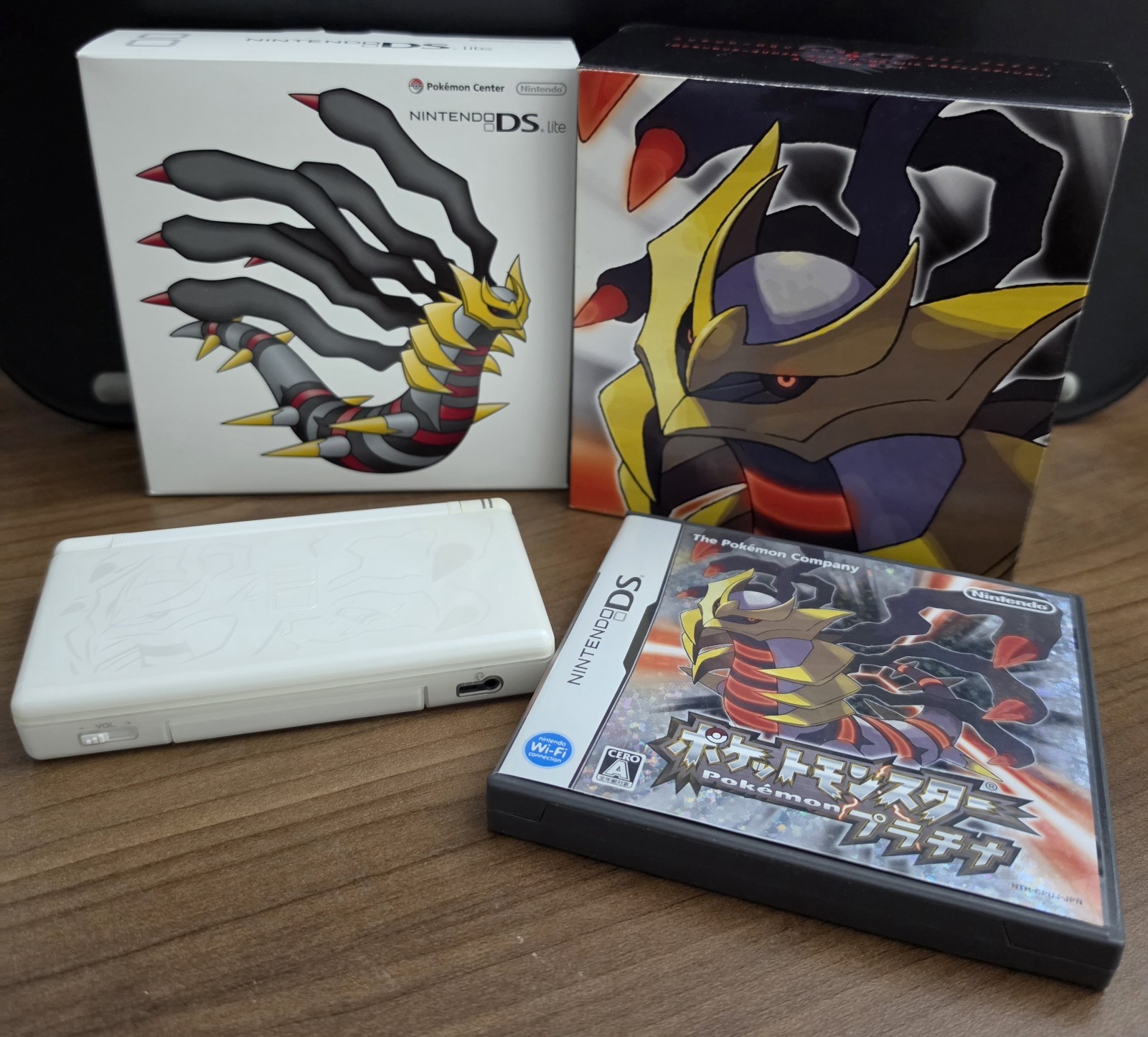 Nintendo DS Lite Pokrmon Center Giratina Limited Edition