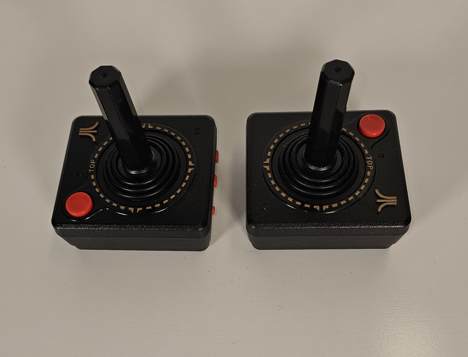 Atari vintage Flashback 2 video game console 2 wireless controllers power supply