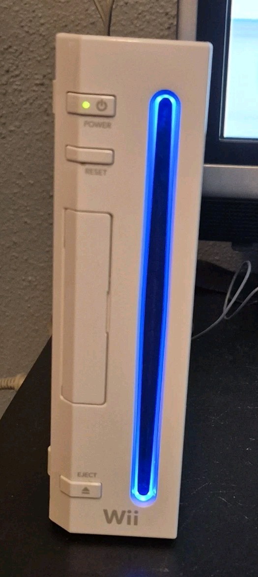 Nintendo Wii RVL-001 Console ONLY White (Discs Will Not Load) For Parts *READ
