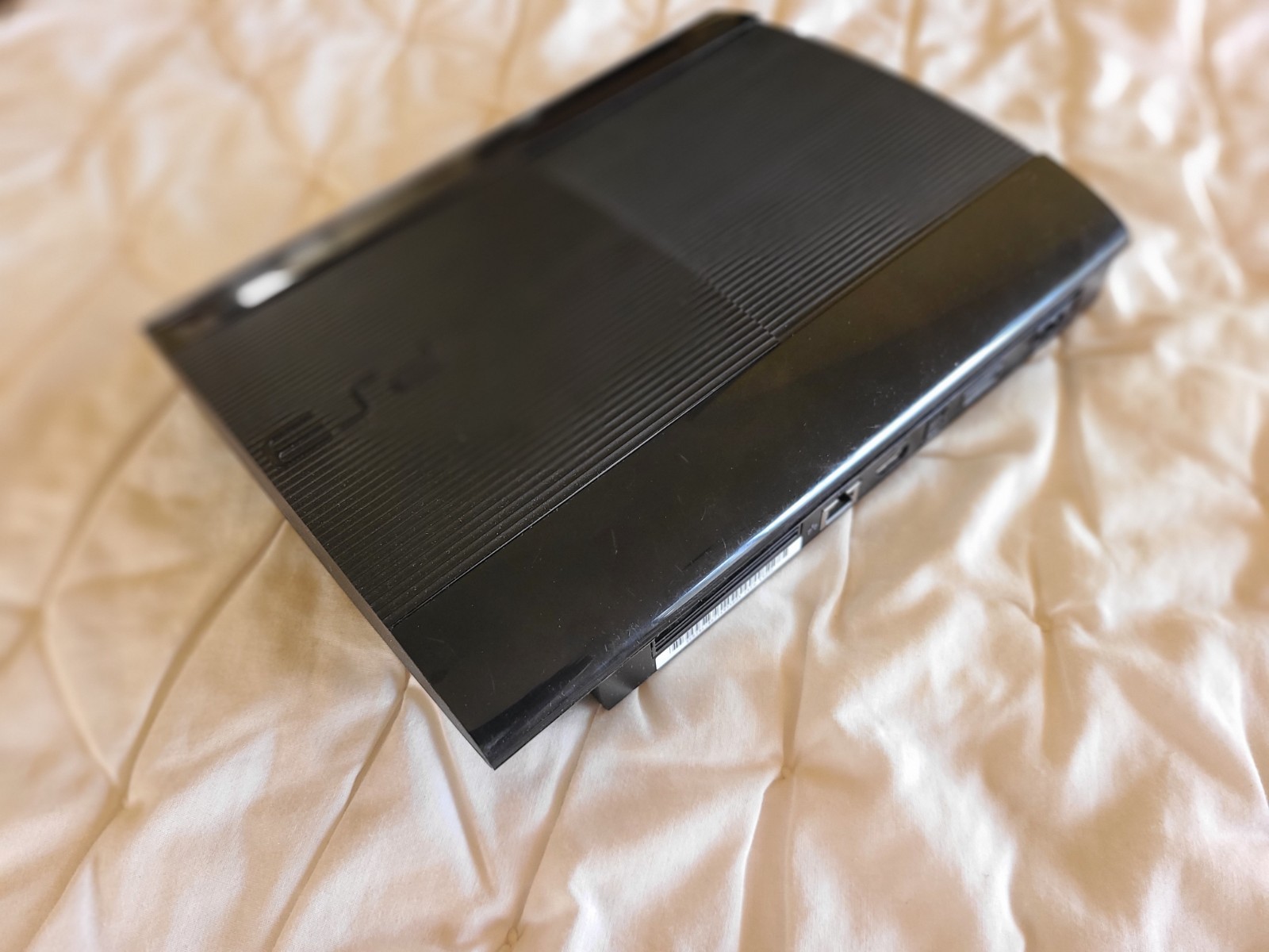Sony PS3, 500GB, Super Slim, Bundle Includes: 5 Cabels, 3 Controllers, 10 Games