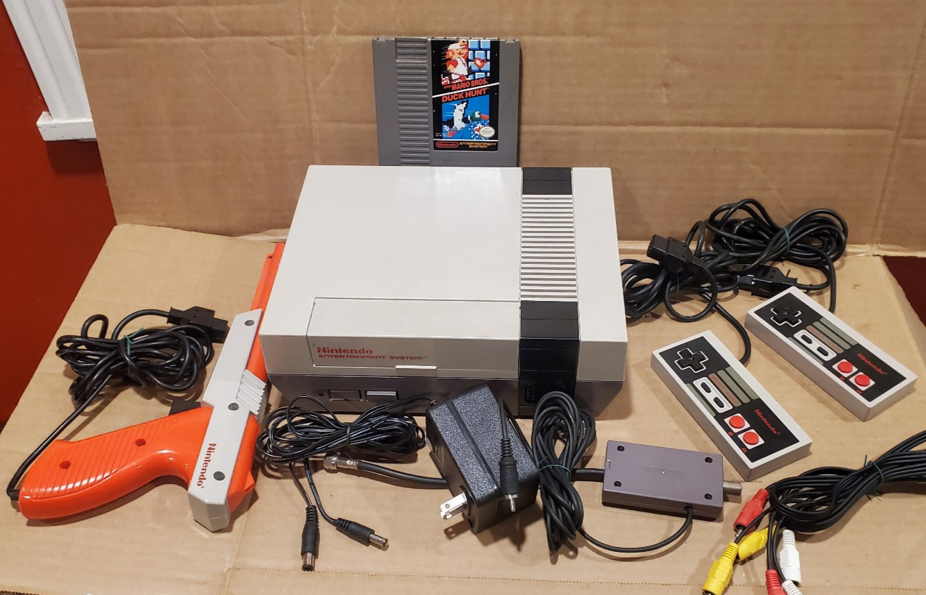 Nintendo NES Action Set Home Console – Tested Working + contrioller zapper game