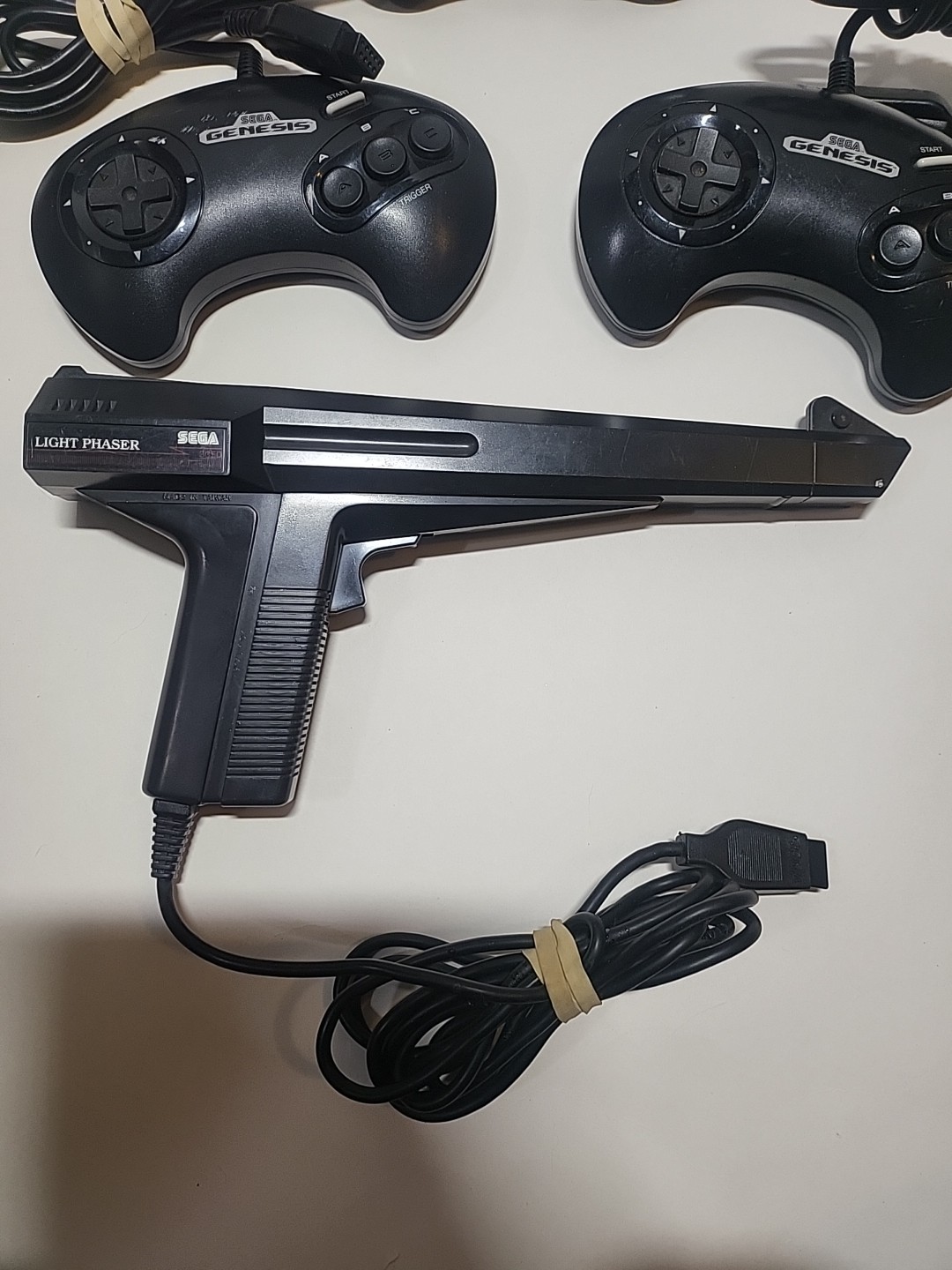 Sega Genesis Bundle lot 14ganes 3controllers 1 light phaser gun & More (TESTED)