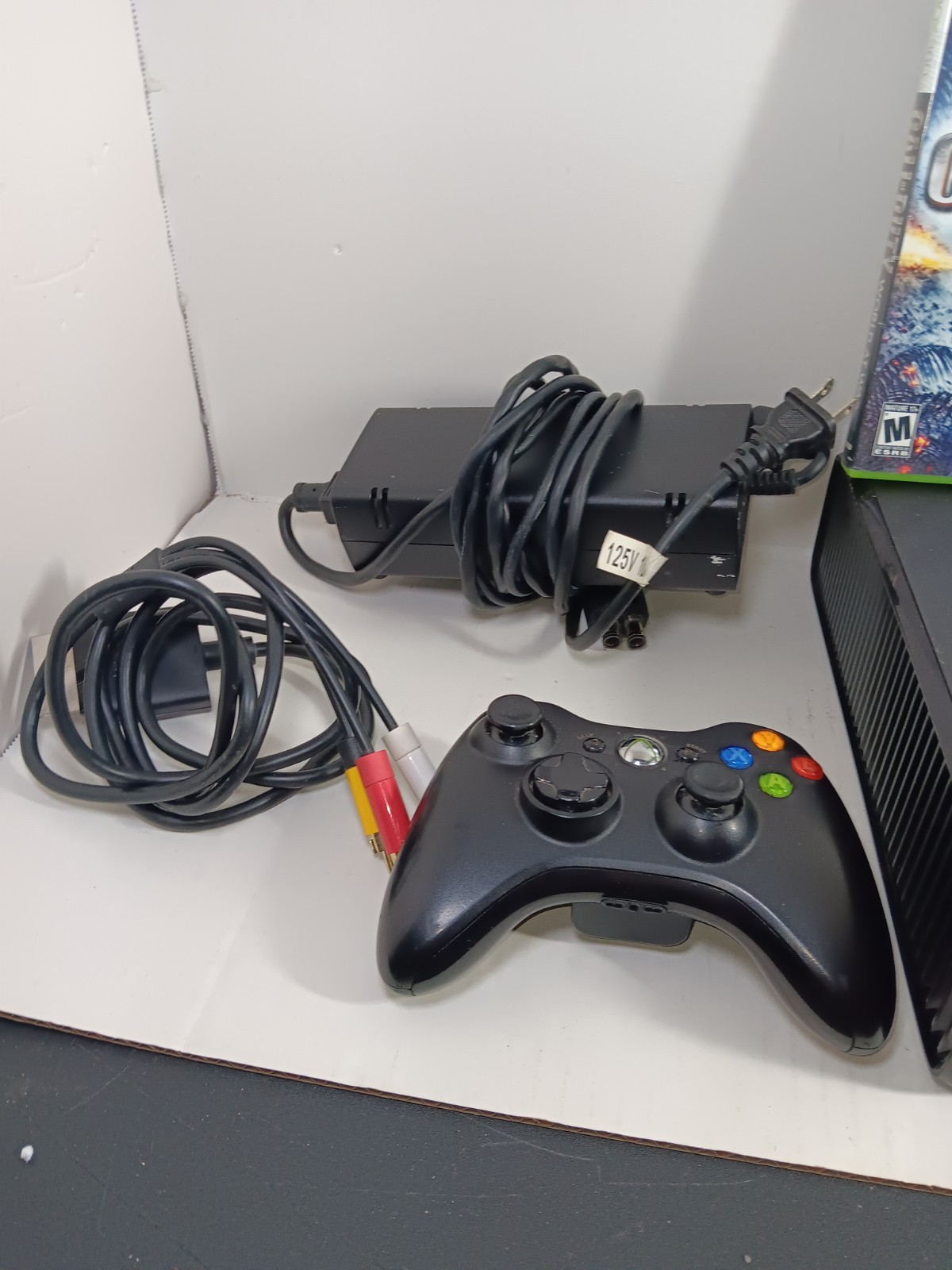 Microsoft Xbox 360 S 3.2 GB Call Of Duty Modern Warfare World At War Plus Contro