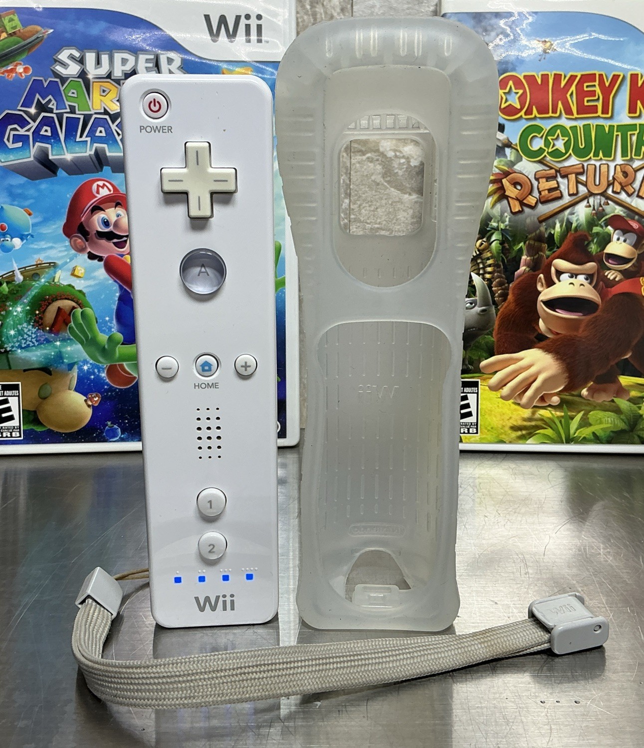 Nintendo Wii Console Bundle Mario Galaxy 2 & Donkey Kong Country, Works Tested