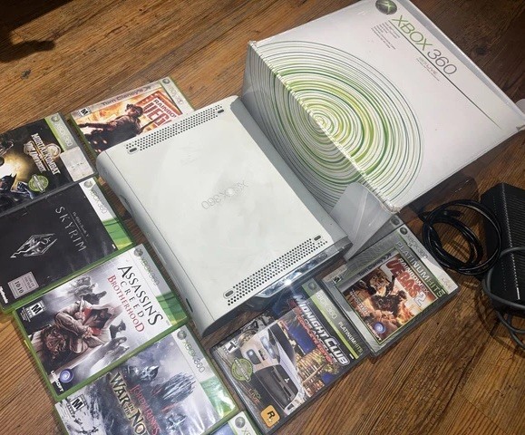 Xbox 360 White 60gb Console bundle w/ games & Original Box
