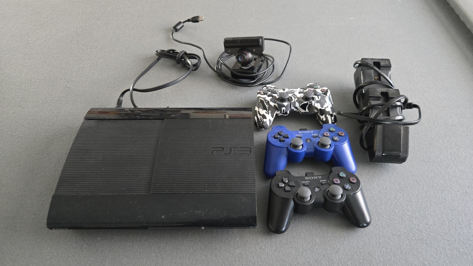Sony PlayStation 3 PS3 Super Slim Console (CECH-4201A) bundle