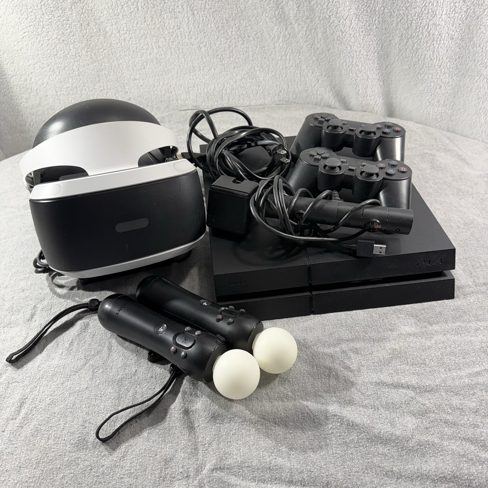 Sony PlayStation 4 (CUH-1215A) PSVR Bundle