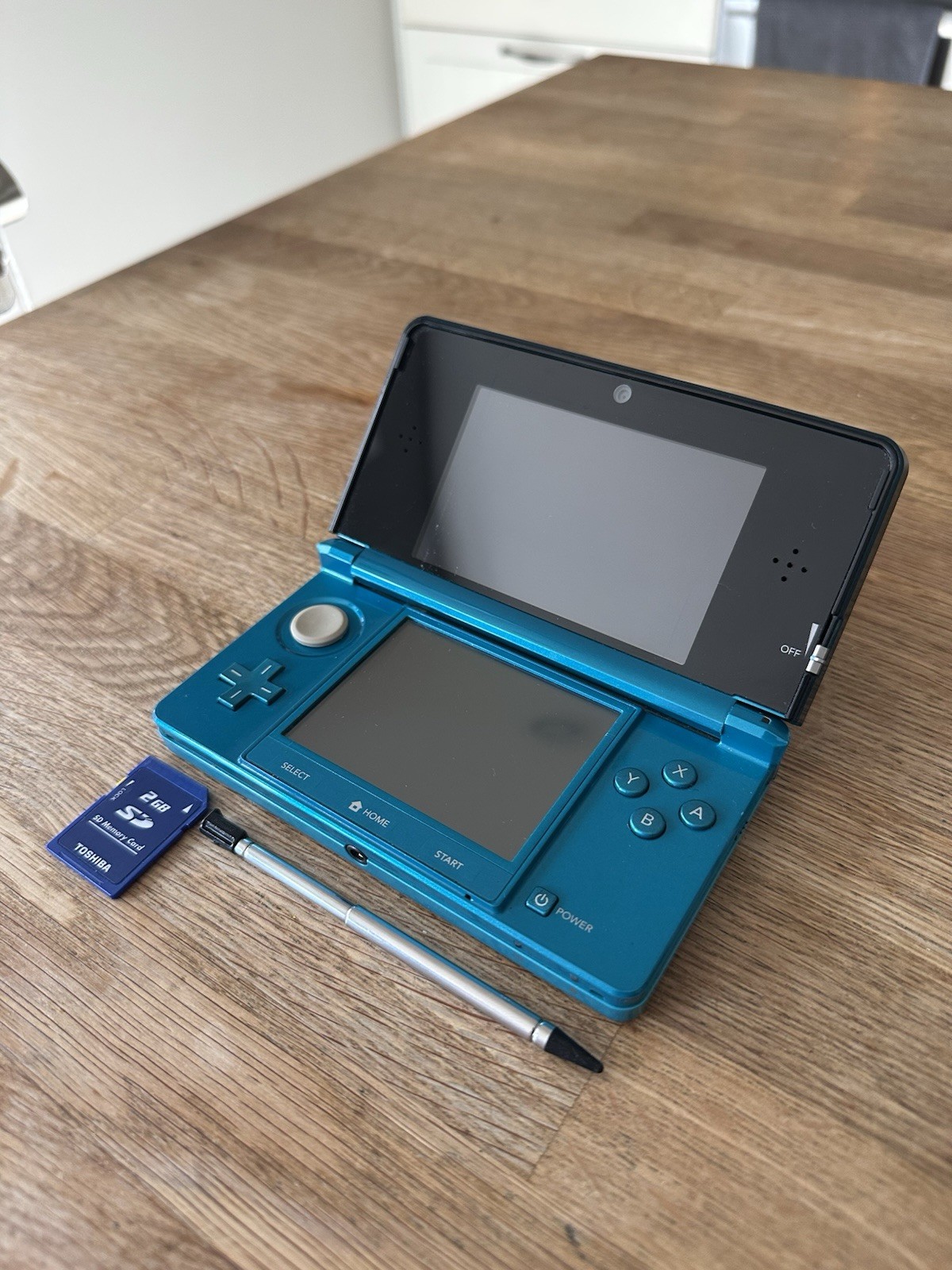 Nintendo 3DS CTR-001 Handheld System Aqua Blue w/ Stylus & 2GB SD Card