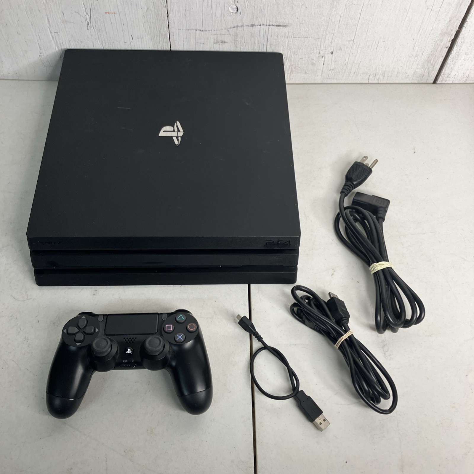 Sony PlayStation 4 Pro PS4 1TB Console – Black CUH-7015B TESTED w/ Controller