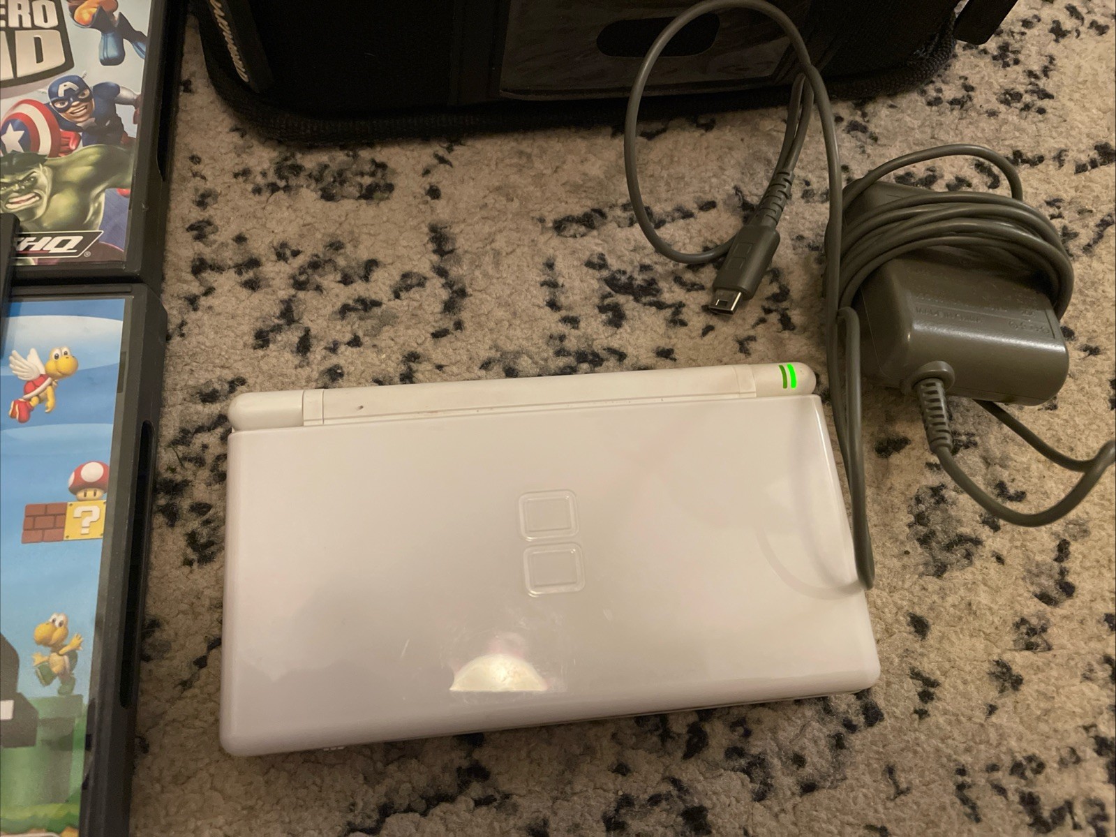 Nintendo DS Lite White Console Bundle 4 Games Mario Marvel Case Charger