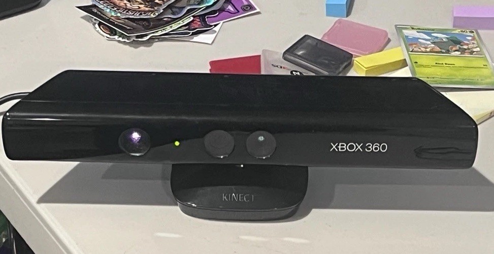 xbox 360 S 4gb console with kinect, Games, & Extra Controller