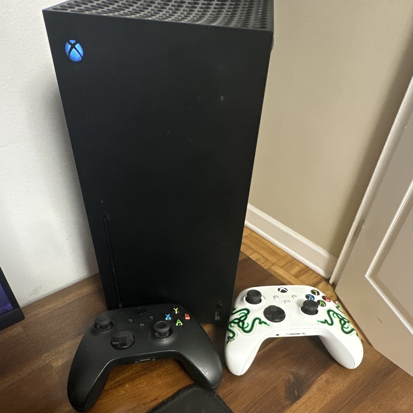 Microsoft Xbox Series X Home Console Black HDMI w/ 2 Wireless Controllers 1 tb