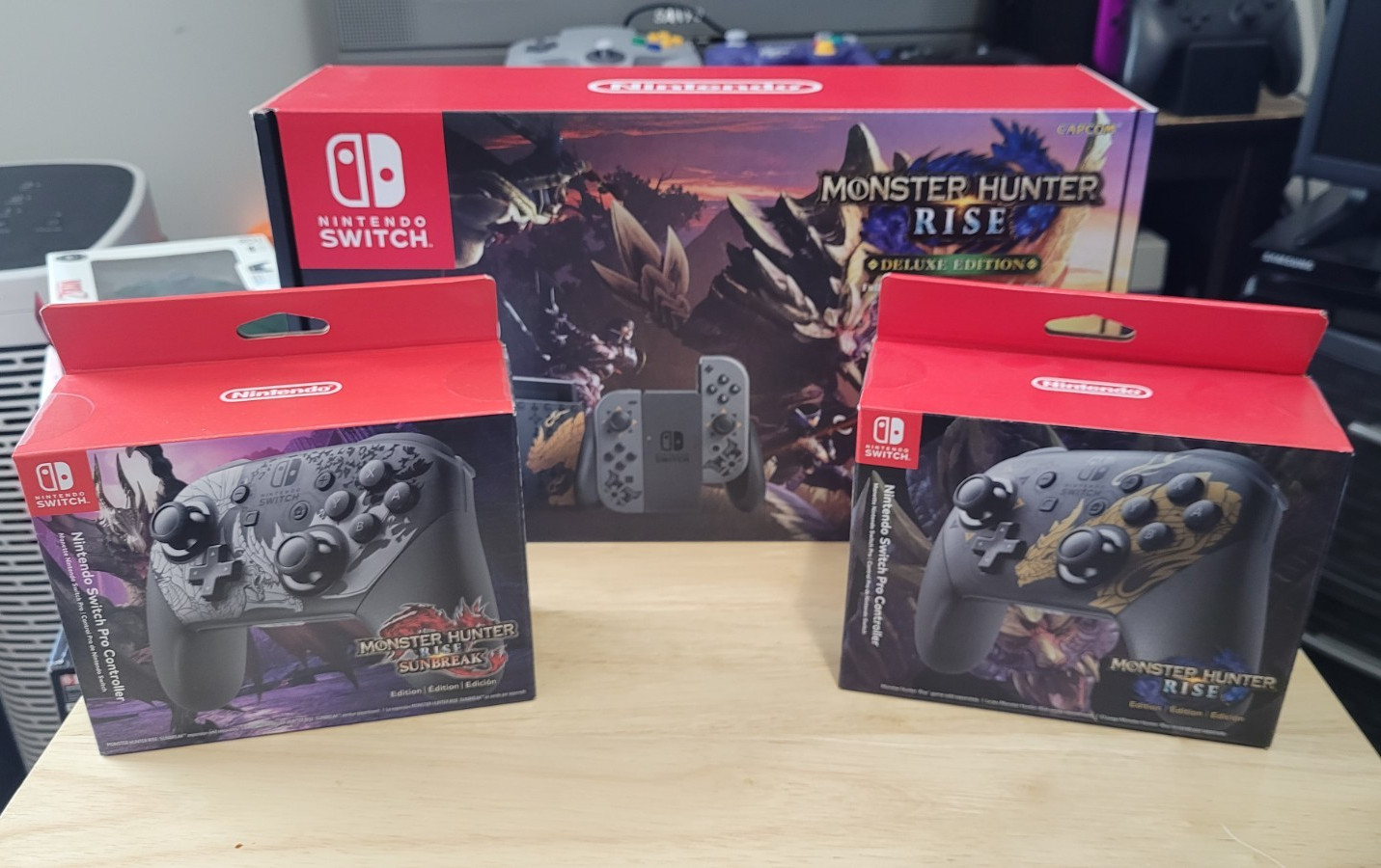 Nintendo Switch Monster Hunter Rise Deluxe Edition Console