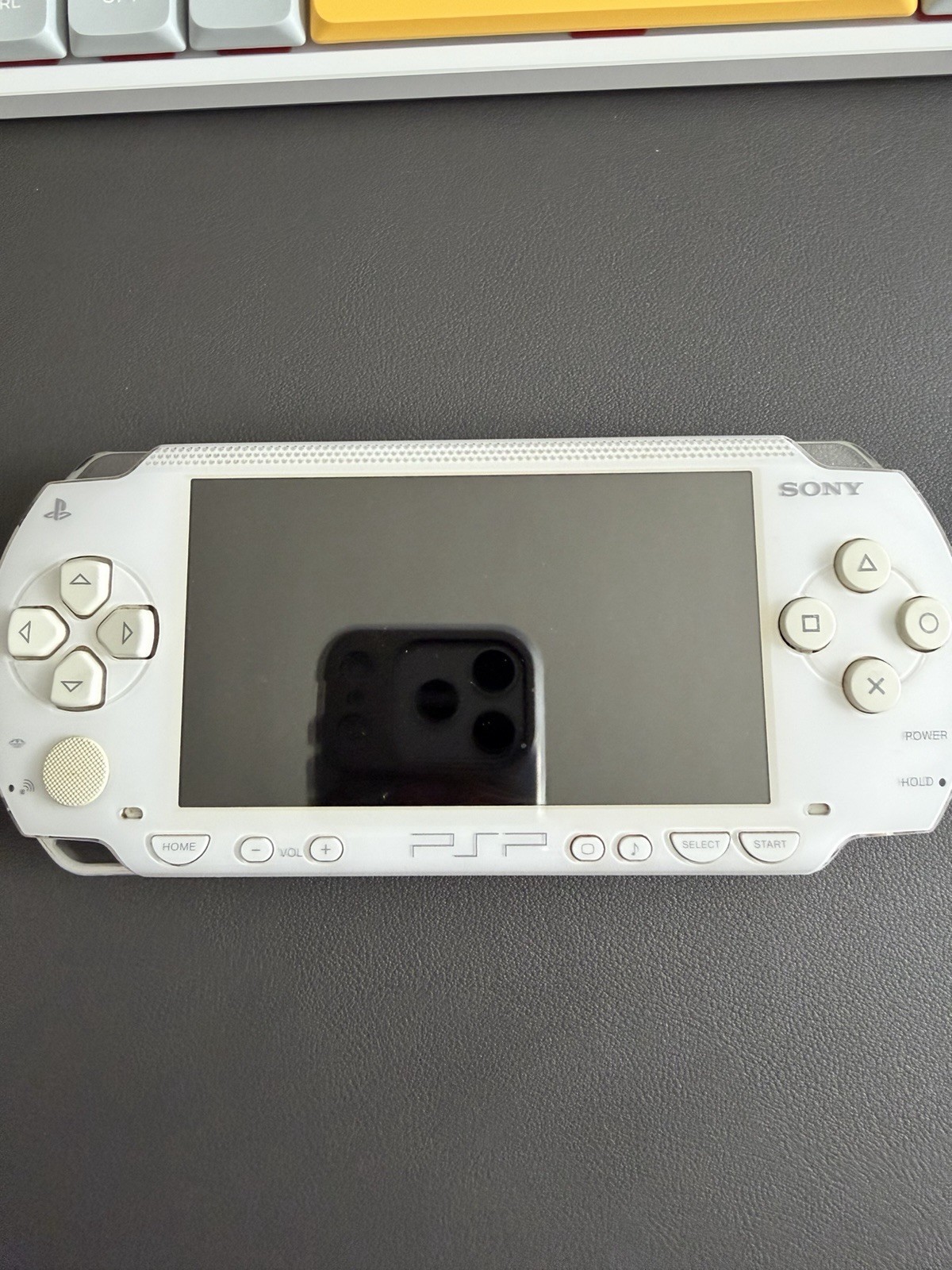 Sony PSP-1000 32GB SD Card Handheld Console in Ceramic White w/ Battery