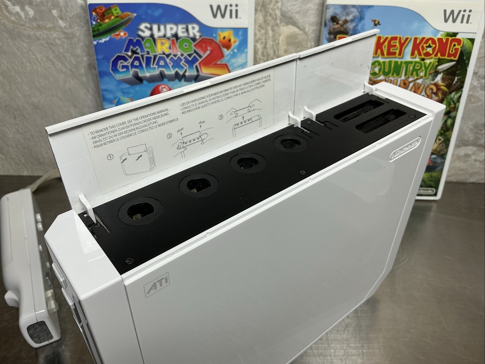 Nintendo Wii Console Bundle Mario Galaxy 2 & Donkey Kong Country, Works Tested
