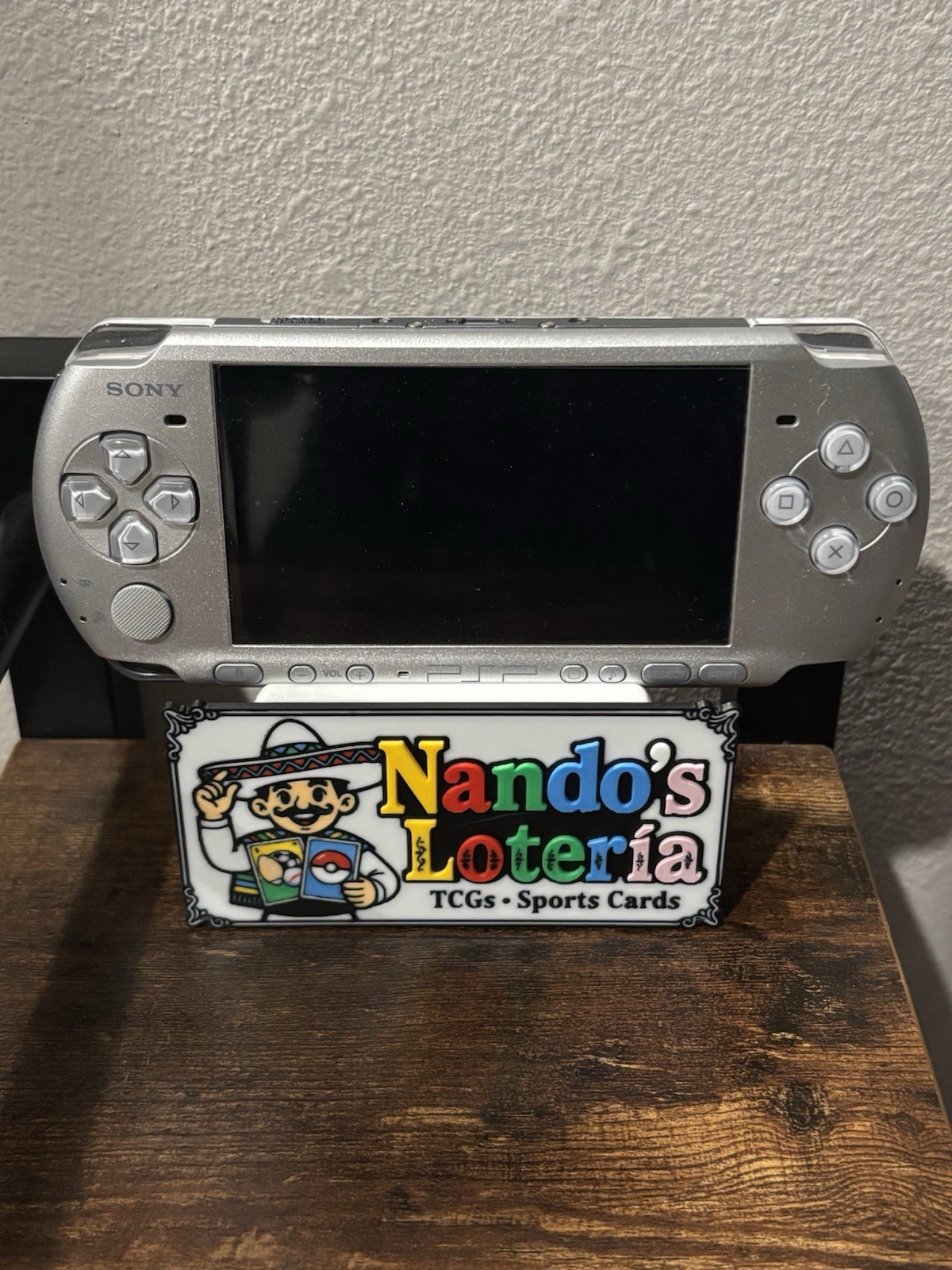 Sony PSP 1000 Silver Handheld System with Charger ,Memory Card and Case