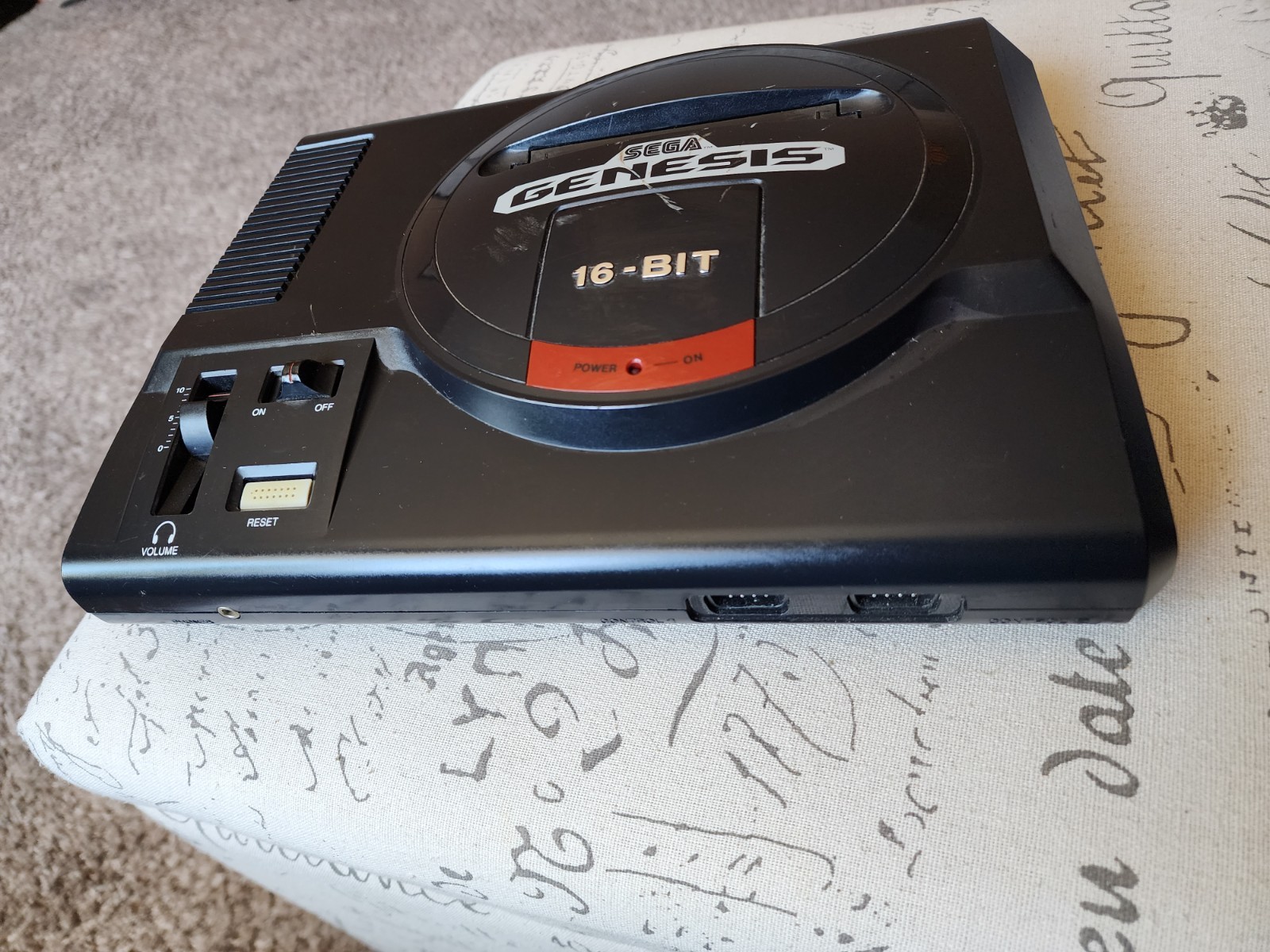 Sega Genesis Console model 1601 with two controllers and power supply