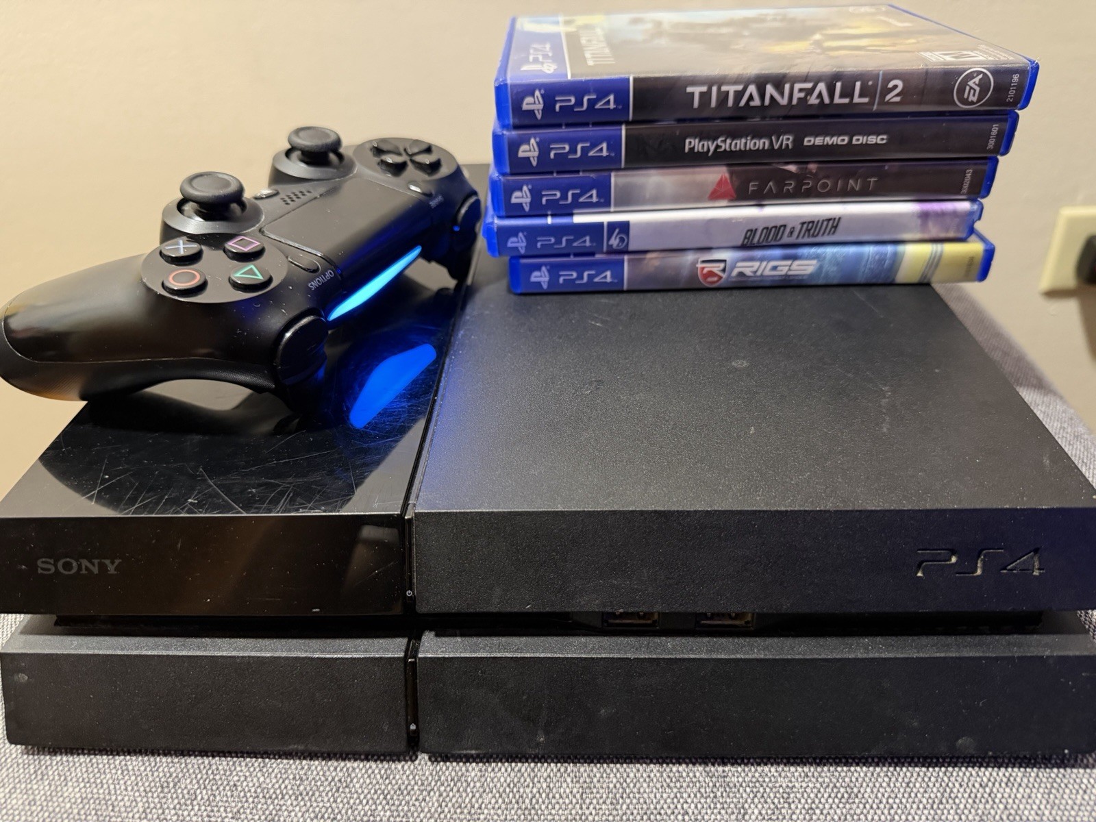 Sony PlayStation 4 Black Console /DualShock 4 Controller & Game 12.01 Firmware