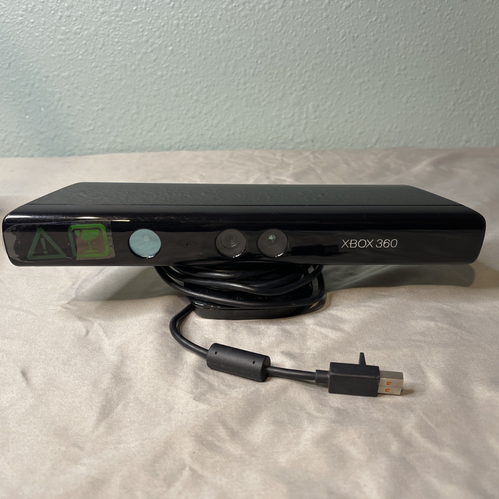 Xbox 360 S Video Game Console 4GB Model 1439 w/10Games & Controller & Kinect